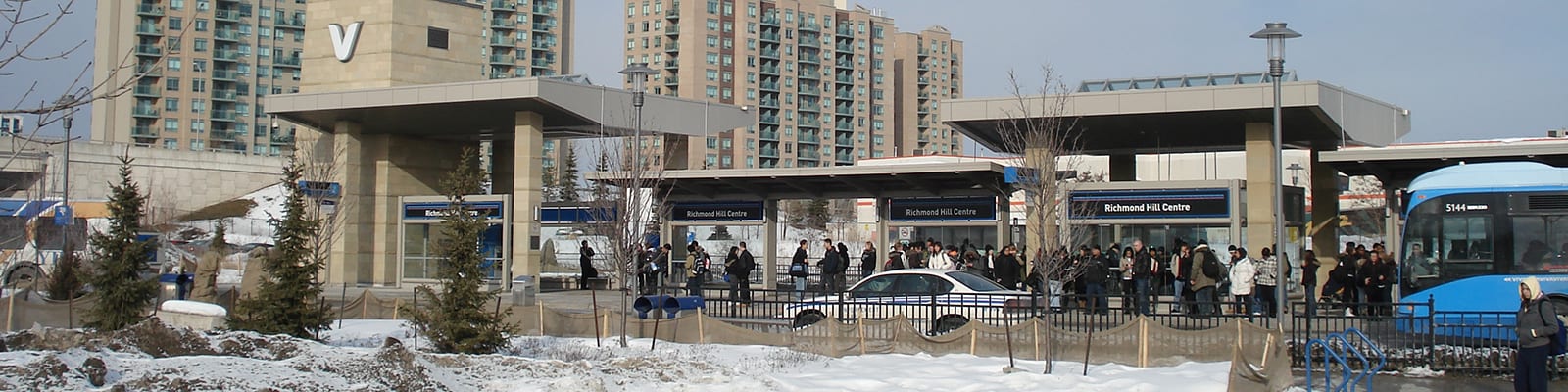 Photo of Richmond Hill Centre station with people waiting for buses.