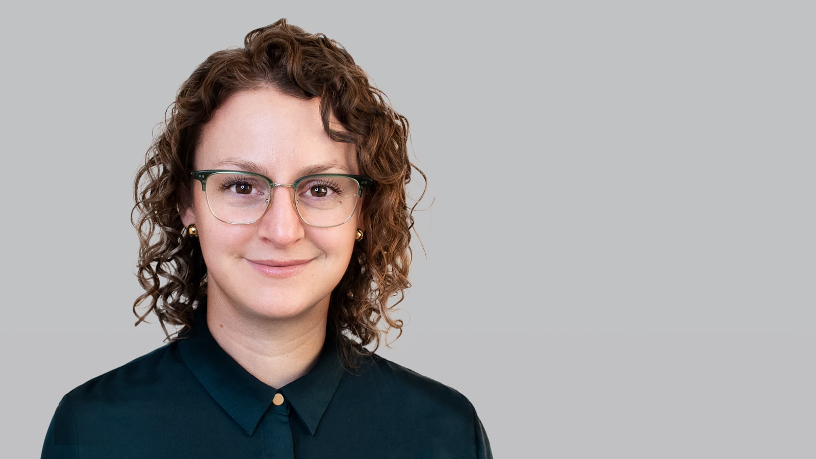 Headshot of Anne Benaroya.