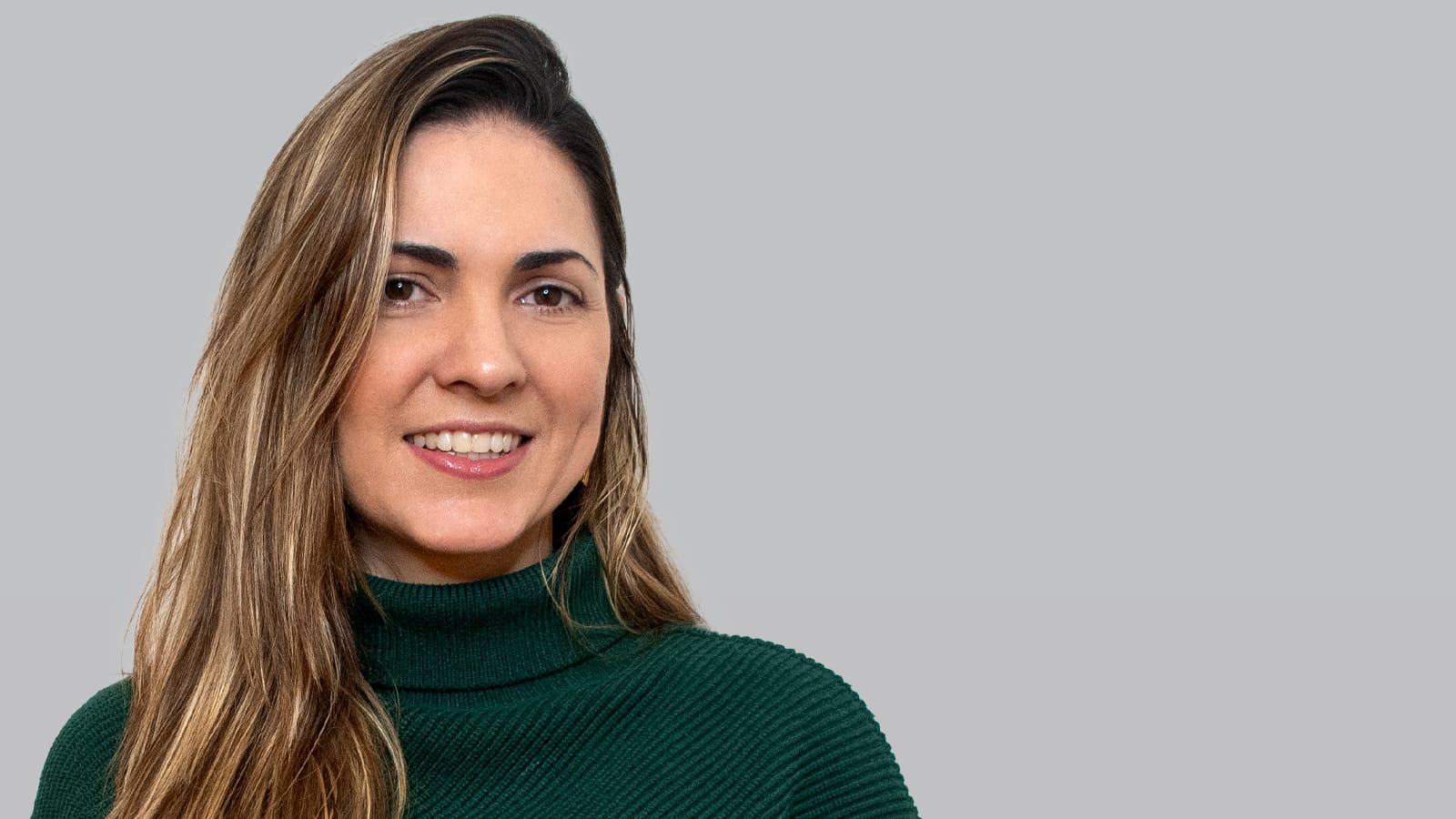 Head shot of Marcela Pires